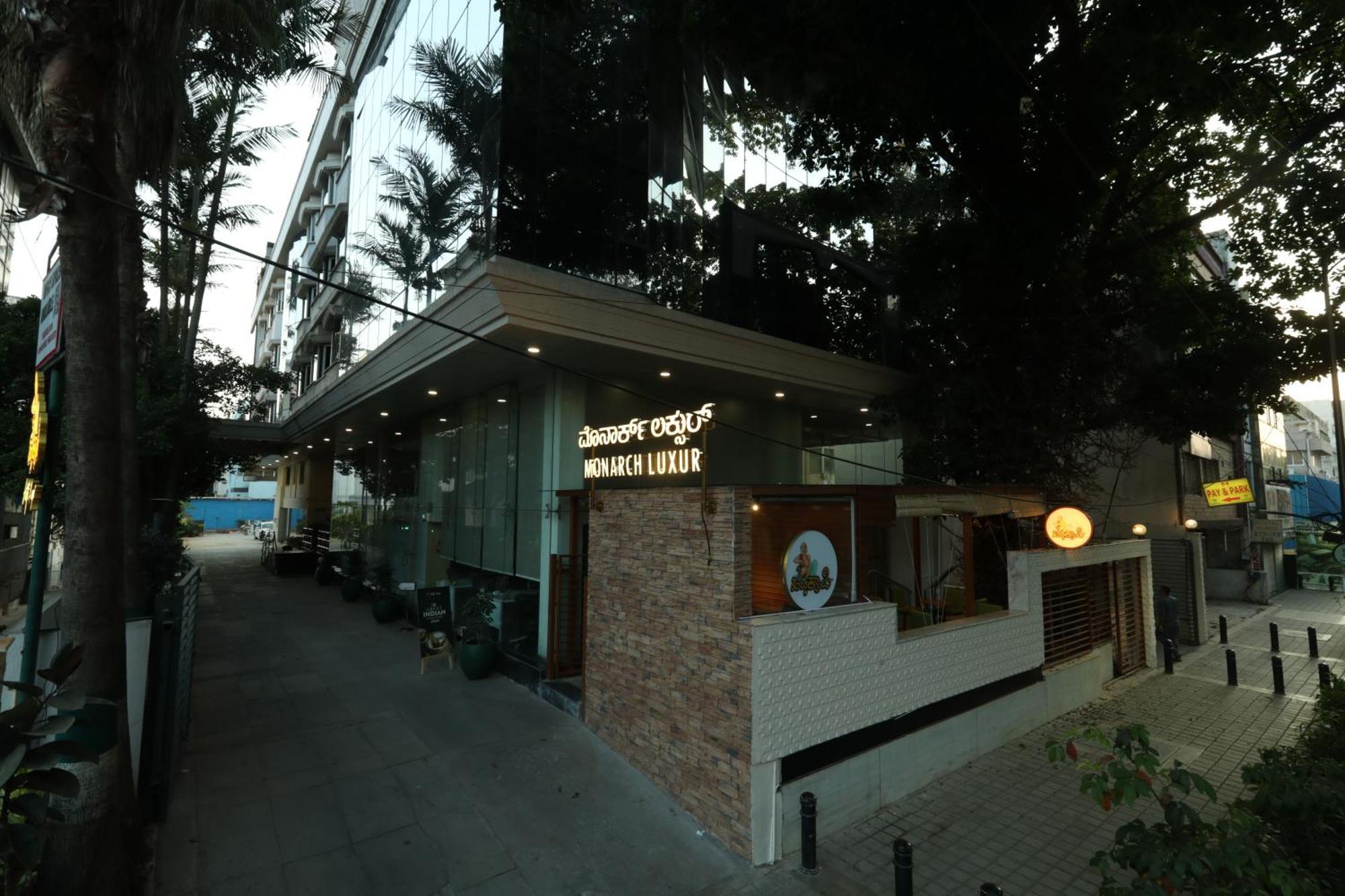 Monarch Luxur - Infantry Road होटल Bangalore